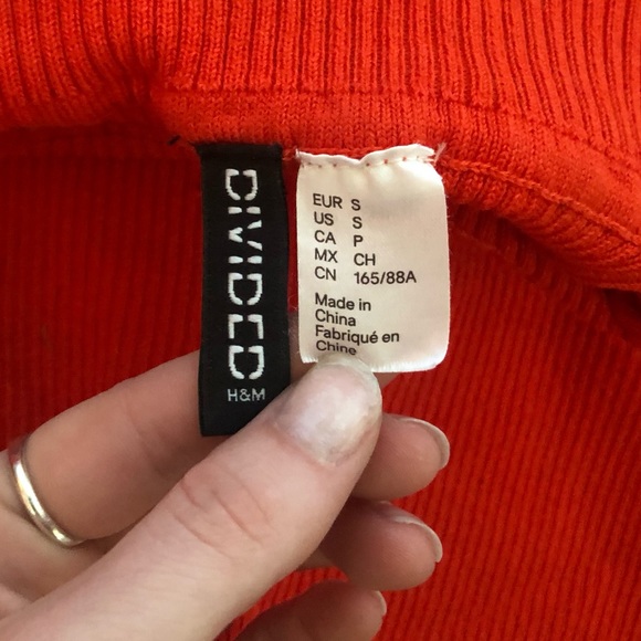 DIVIDED H&M CROPPED LONG SLEEVE TURTLENECK - Picture 3 of 3